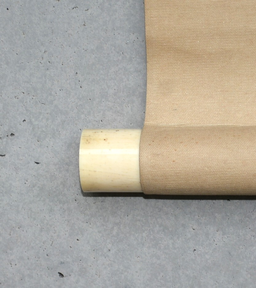 【模写】 92◆初荷です ◆掛軸 糸菊と赤とんぼ 絹本 ◆横物 作者お判りの方お願いします_画像5