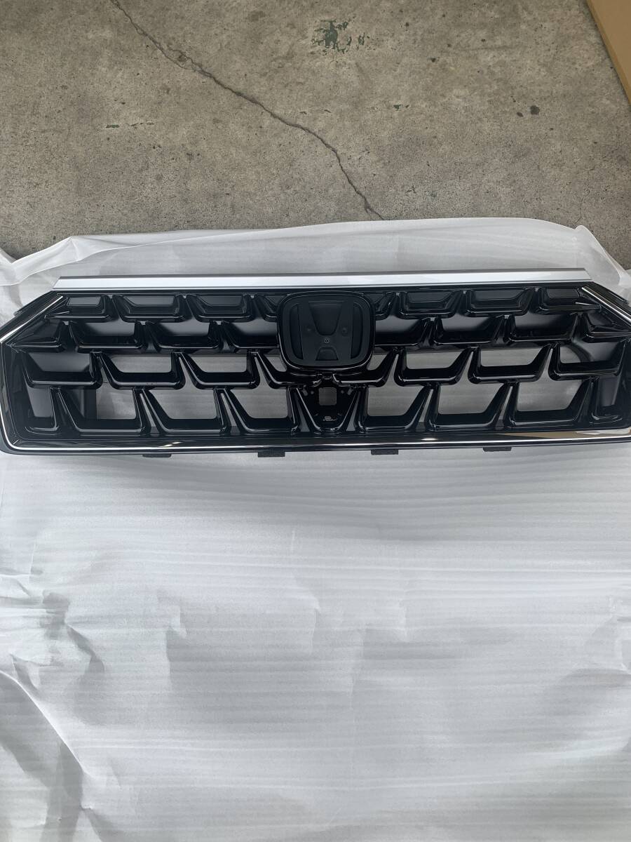 【新品未使用】HONDA現行VEZEL（R7年１０月発売）純正フロントグリル（用品08F21-3M0-000D ）_画像1