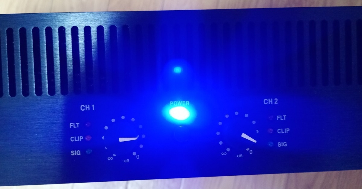 CLASSIC PRO CPX600 Classic Pro усилитель мощности 200W×2