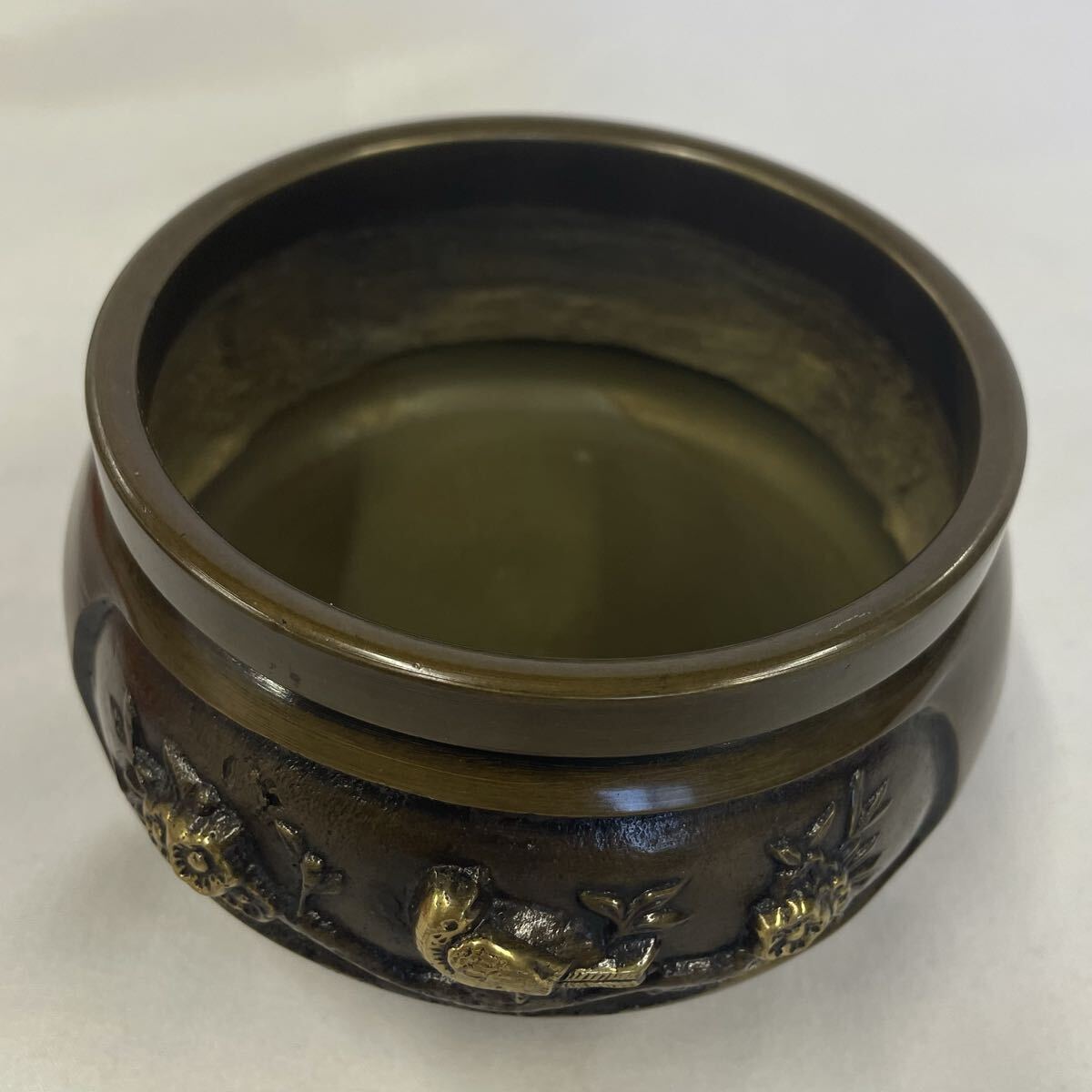 CA-Y0015香炉(お線香立て)仏具 花鳥文様入り香炉｜祈りと美を宿す三足の仏具_画像3