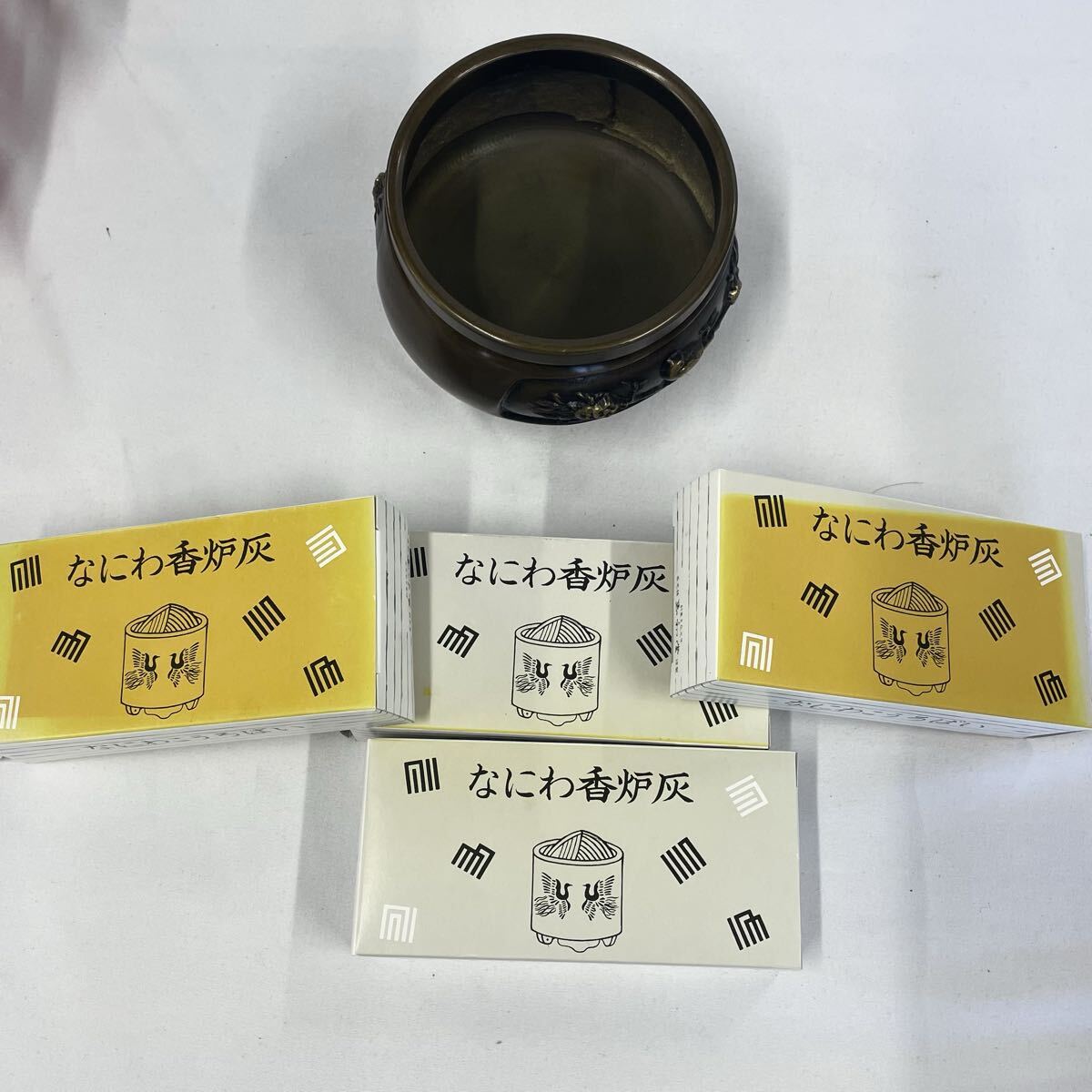 CA-Y0015香炉(お線香立て)仏具 花鳥文様入り香炉｜祈りと美を宿す三足の仏具_画像5