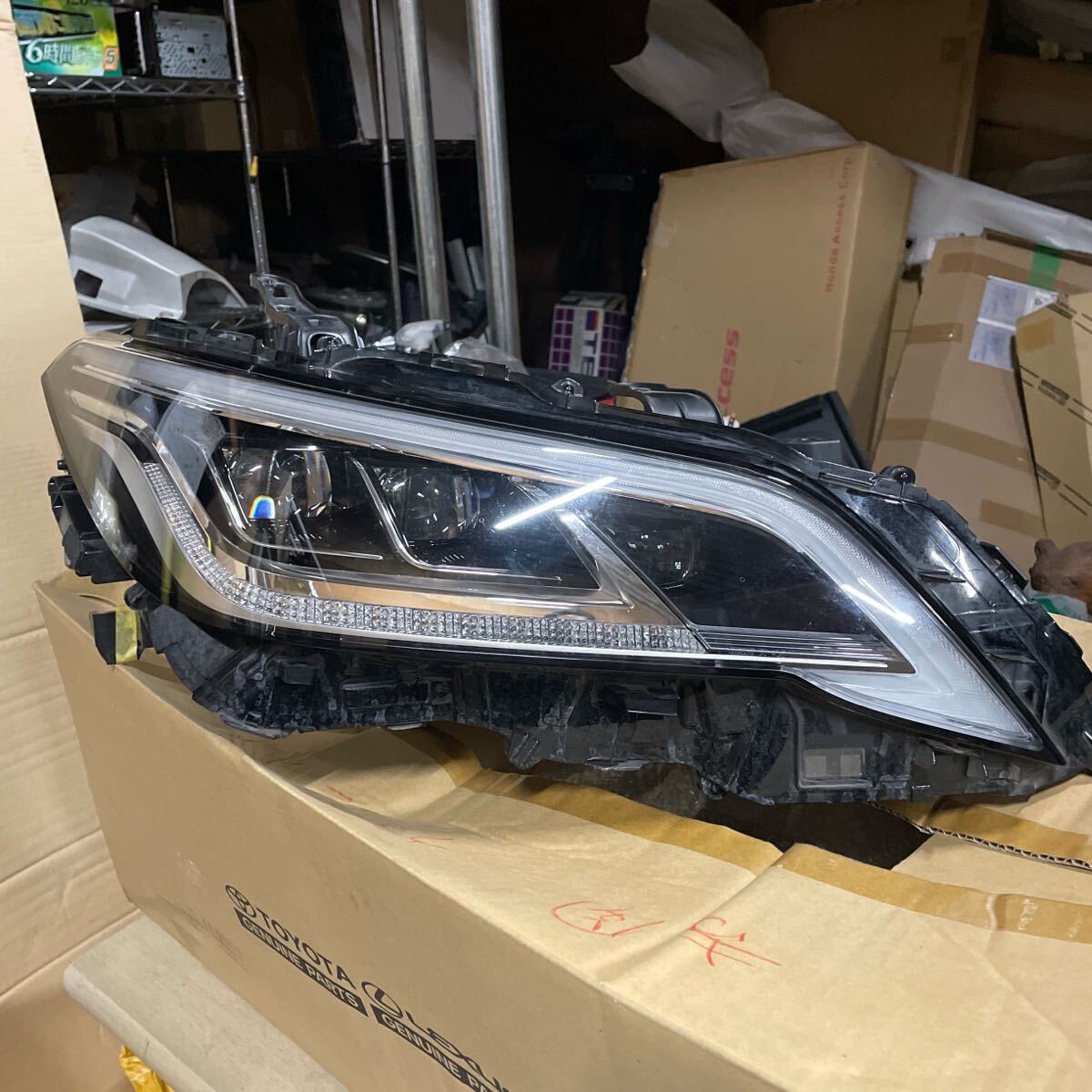トヨタ クラウン　RS ARS220 純正　 LED 右 ヘッドライト　81145-30M60_画像1