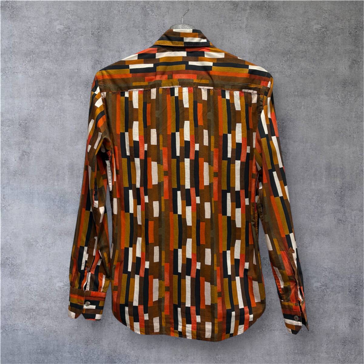 【オスバルド OSVALDO TRUCCHI】バーニーズニューヨーク購入 イタリア製 メンズ 美しいアート柄のシャツ 38   限定 ジャケット ドーメル _画像2