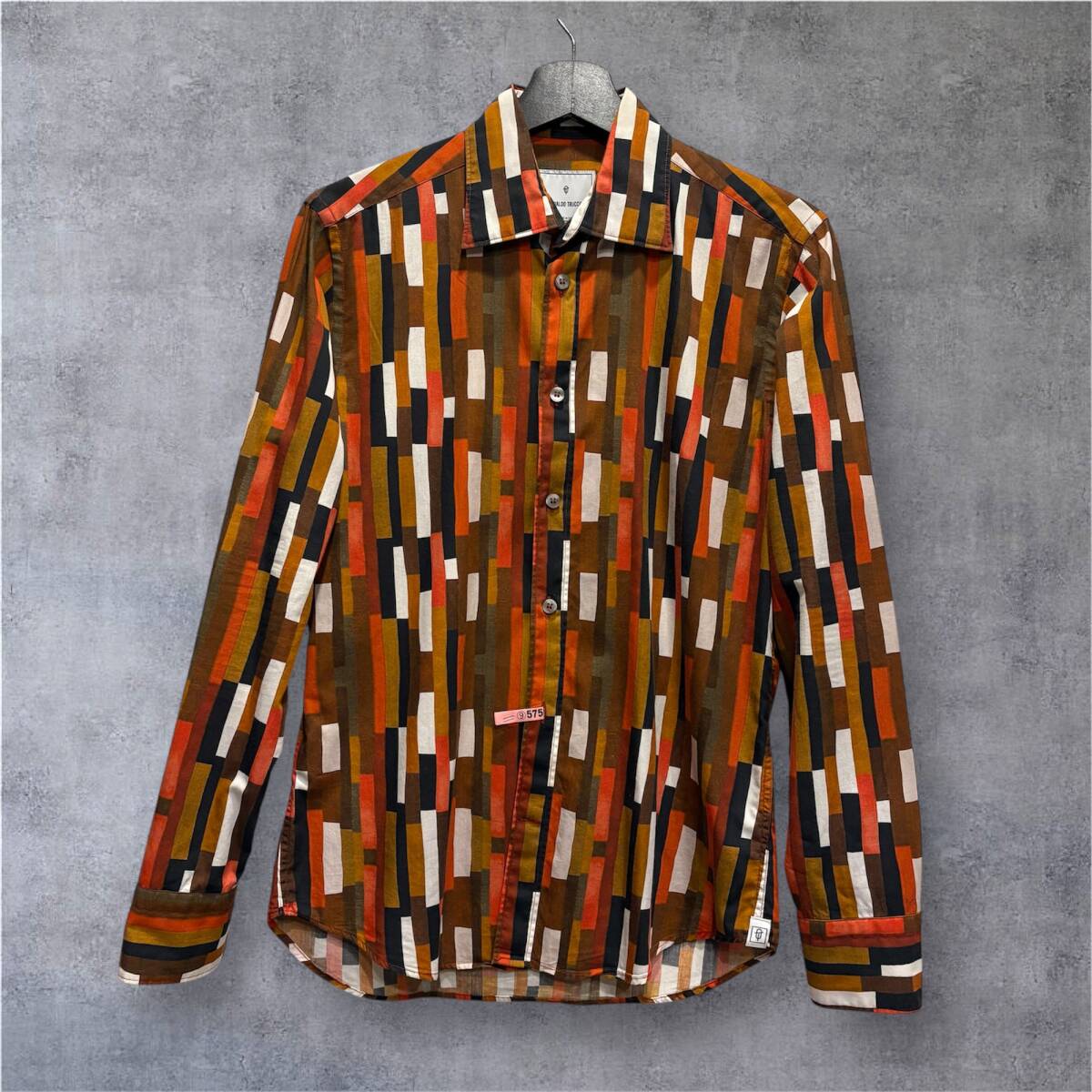 【オスバルド OSVALDO TRUCCHI】バーニーズニューヨーク購入 イタリア製 メンズ 美しいアート柄のシャツ 38   限定 ジャケット ドーメル _画像1