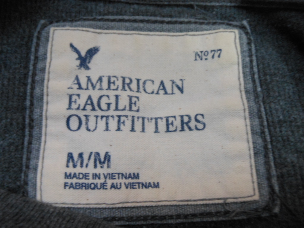 送料 半額に 値引き中◆アメリカン・イーグル・アウトフィッターズ AMERICAN EAGLE OUTFITTERS◆長袖 Tシャツ 身幅54cm着丈65cm_画像3