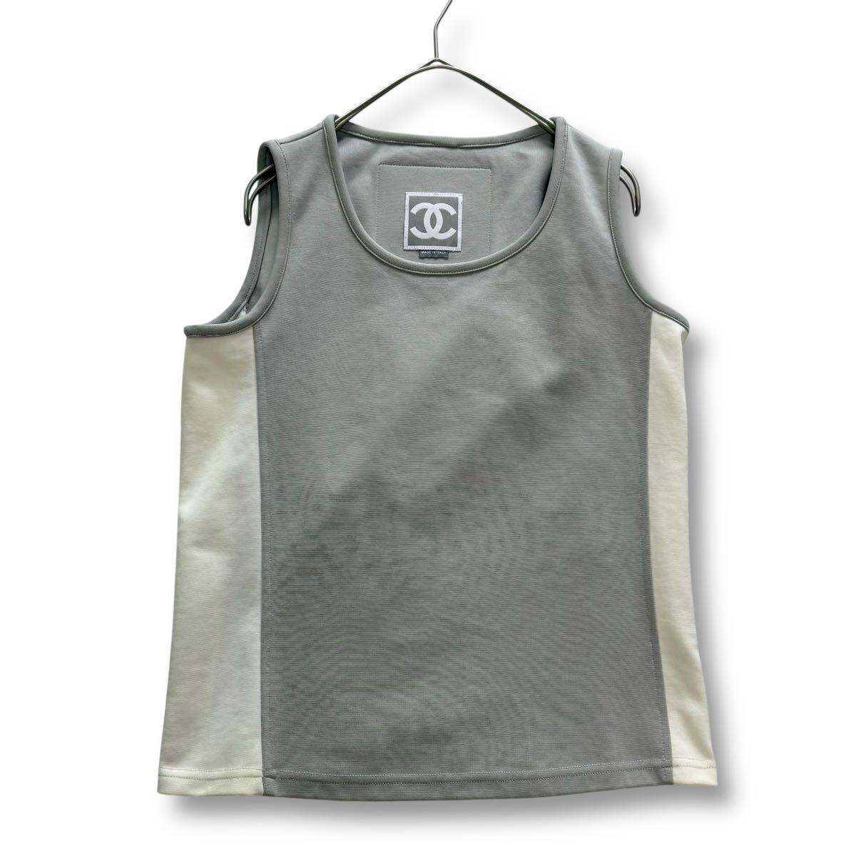 CHANEL シャネル 01P スポーツライン デカロゴ ココマーク タンクトップ ノースリーブ トップス レディース 42 ラバーロゴ グレー_画像2
