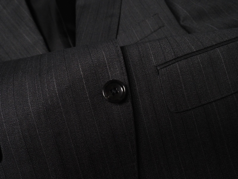 新品 STUDIO by DURBAN ダーバン 秋冬総裏『REDA 伊製生地 Super110'S SILKY EFFECT』ストライプ スーツAB4濃灰(97) 0400023_画像4