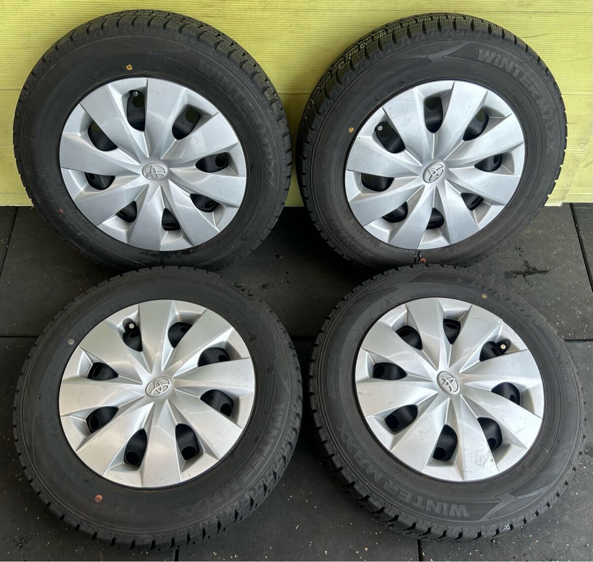 165/70R14 2022年スタッドレス DUNLOP WINTER MAXX ４本セット トヨタ純正スチールDK 4穴 14×5J ET+39 PCD100 ハブ径54mm_画像1