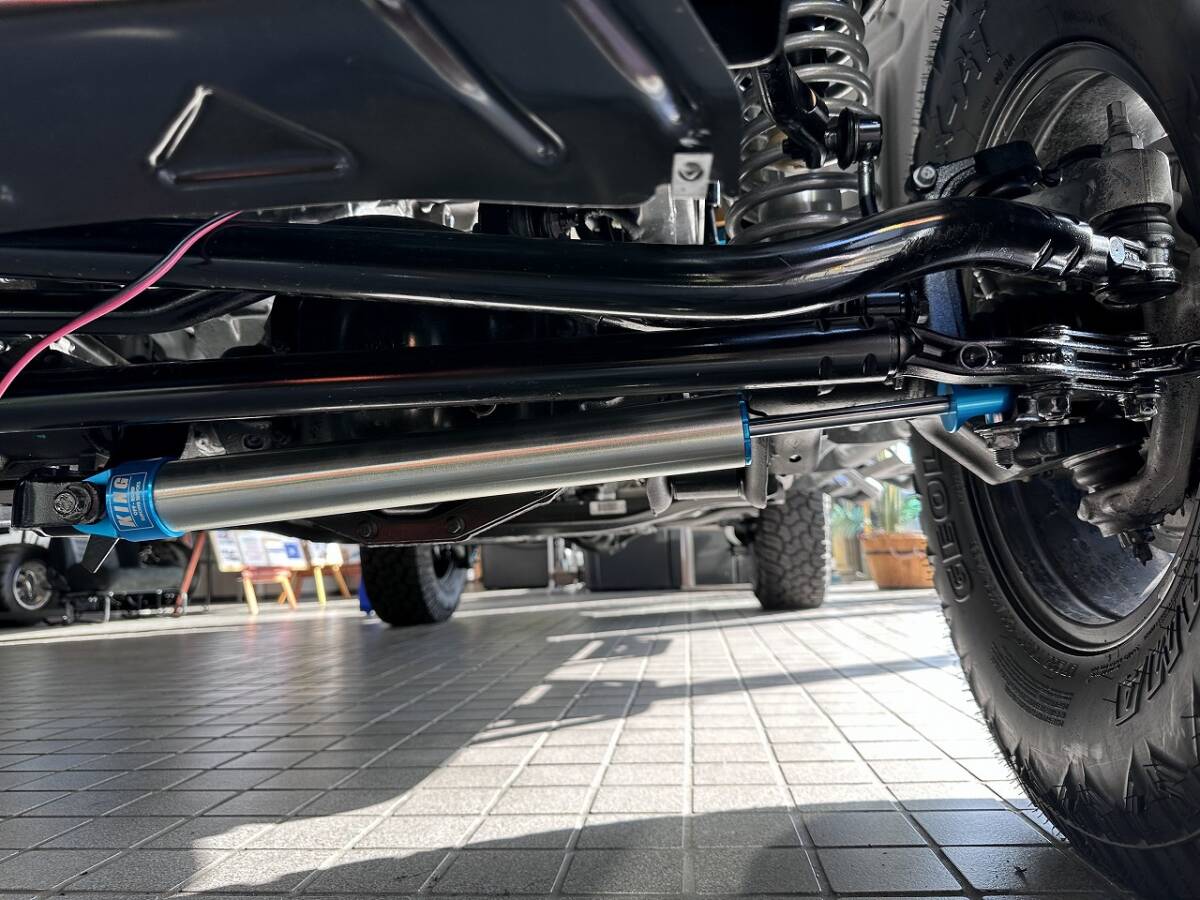 ★新品未使用★ JeepラングラーJL /JT　右ハンドル専用設(shè)計　KING SHOCK ステアリングダンパー　ボルトオン裝著　*１*