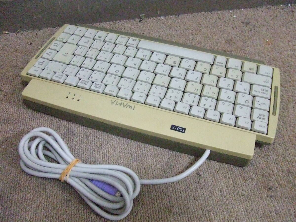 Q961 希少！BTC　ミニキーボード　PC　PS/2　9118 中古　未確認　現状　ジャンク_画像4