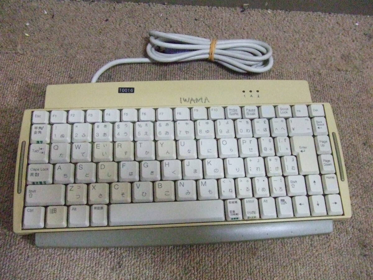 Q961 希少！BTC　ミニキーボード　PC　PS/2　9118 中古　未確認　現状　ジャンク_画像1