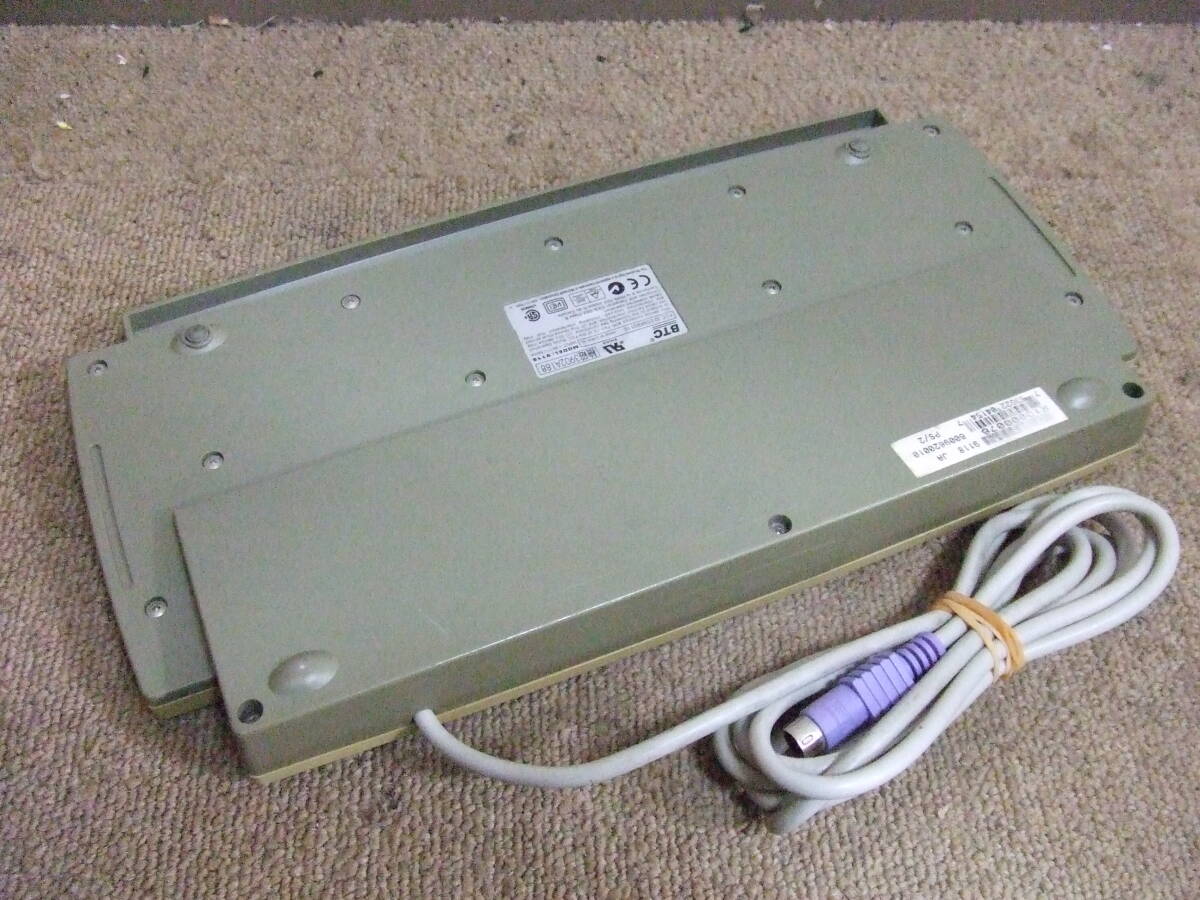 Q961 希少！BTC　ミニキーボード　PC　PS/2　9118 中古　未確認　現状　ジャンク_画像7