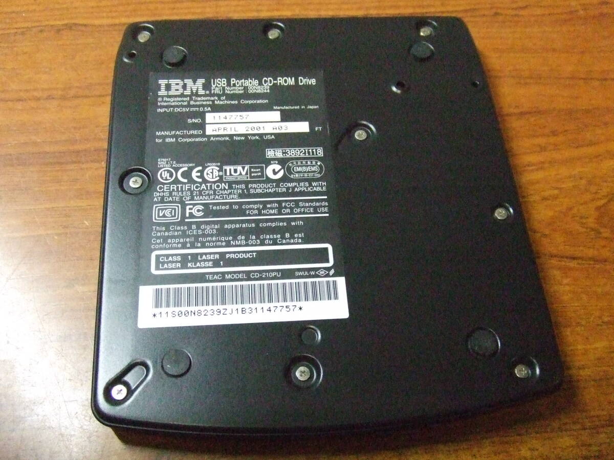 Q967 　IBM USB ポータブル CD-ROMドライブ CD-210PU CDドライブ　中古　本体　未確認　現状　ジャンク_画像7