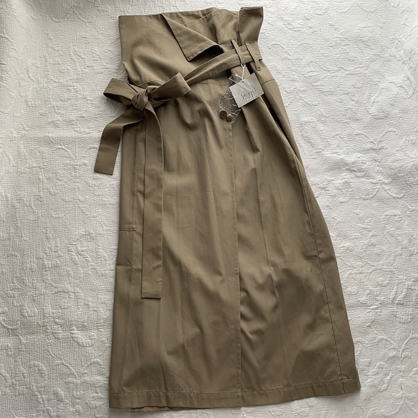 新品タグ付き　ユニ 　yuni 　スカート　ハイウエスト　ロングスカート　ラップ巻きカート　綿コットン　ベージュ定価1,4万_画像2