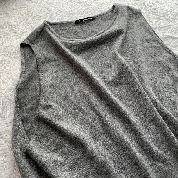 美品 ミズイロインド mizuiro-ind ニット ノースリーブ チュニック ワンピース コクーン ロング ベスト グレー Fフリー レディース_画像6