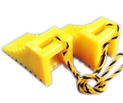 トラック用品 JB ハイプラ車止め 歯止 黄 B型 2個セットロープ付 1個あたり ヨコ225mm×タテ115mm×高さ120mm JB－6964088_画像2