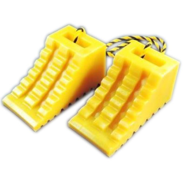 トラック用品 JB ハイプラ車止め 歯止 黄 B型 2個セットロープ付 1個あたり ヨコ225mm×タテ115mm×高さ120mm JB－6964088_画像1