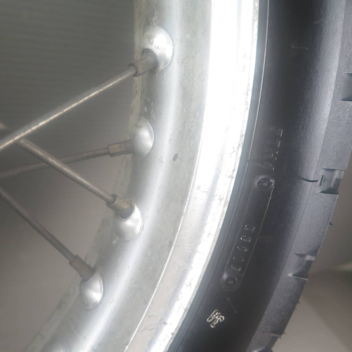●SR400 [RH01J] 純正リアホイール リアスプロケット付屬 中古 ヤマハ YAMAHA 3HT 2H6 1JR SR500 KR070326