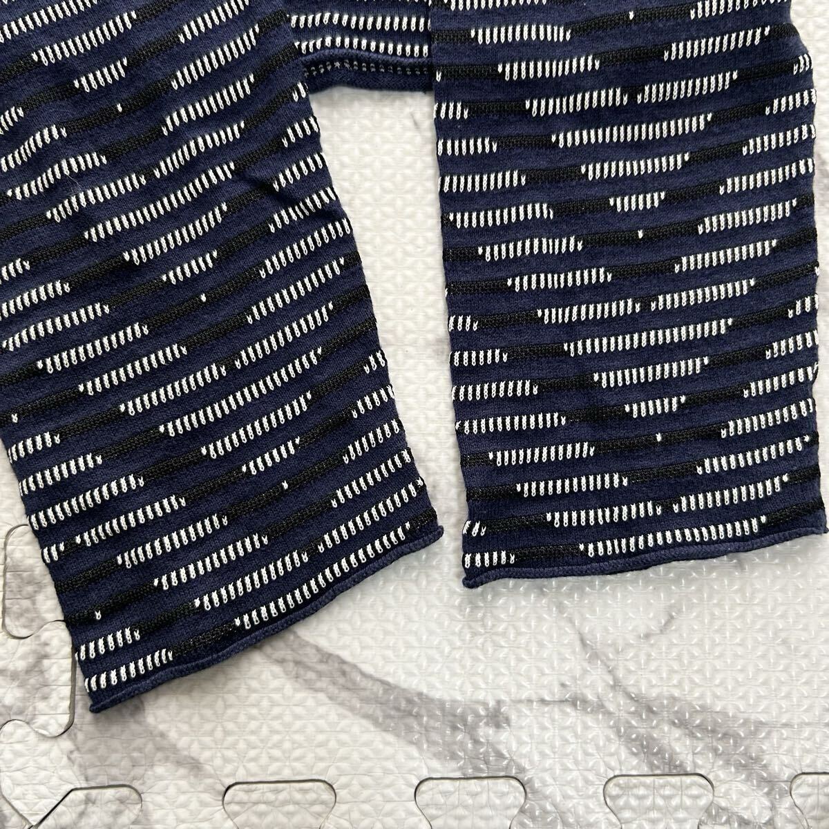 美品/XL相当● ARMANI COLLEZIONI アルマーニ コレツィオーニ ニット セーター シルク混 刺繍 Vネック 幾何学柄 ネイビー メンズ 52_画像7