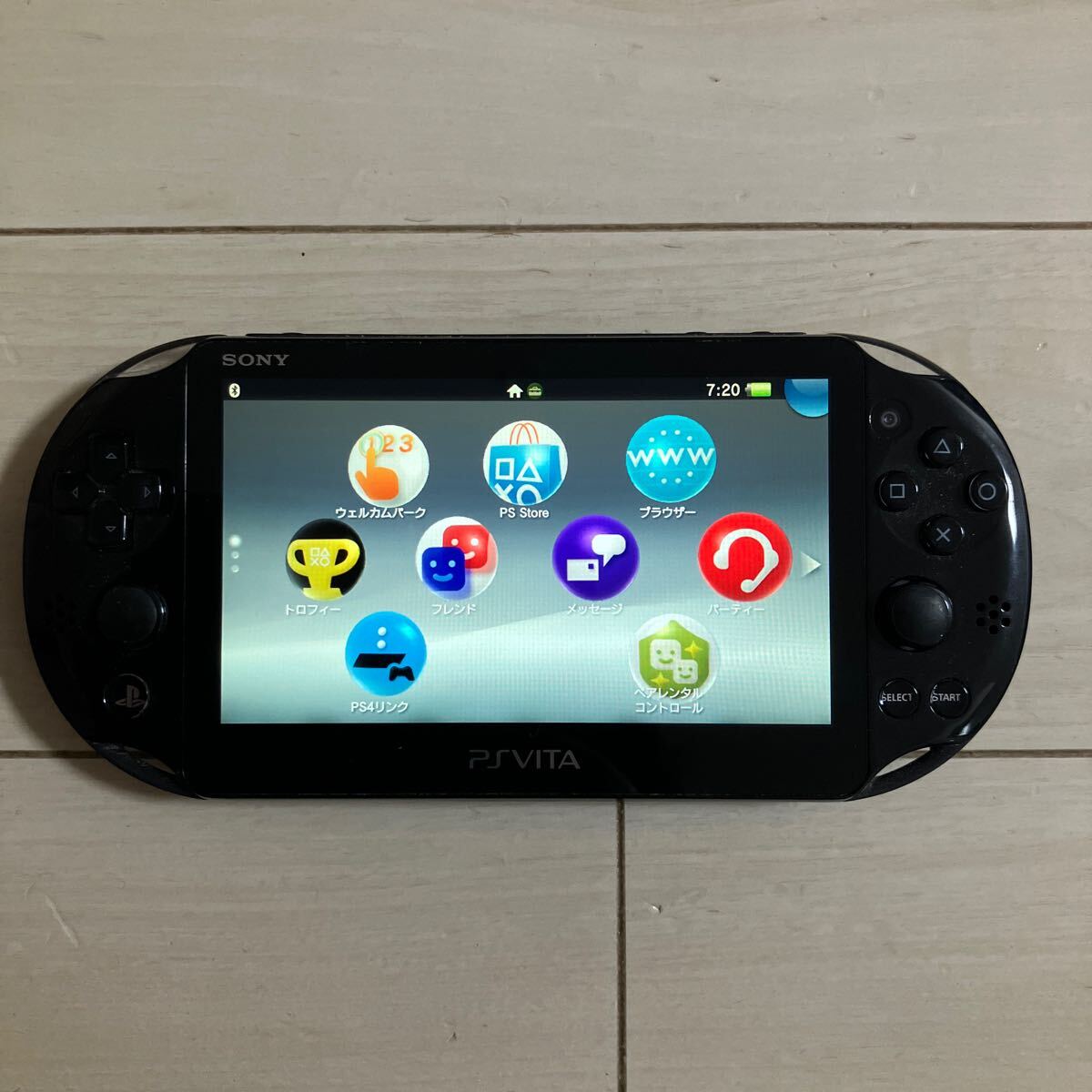 SONY PSVITA PCH-2000 ZA12 本体 動作品 初期化 箱 アダプター 付き ピーエス ビータ ヴィータ プレイステーション PlayStation プレステ _画像2