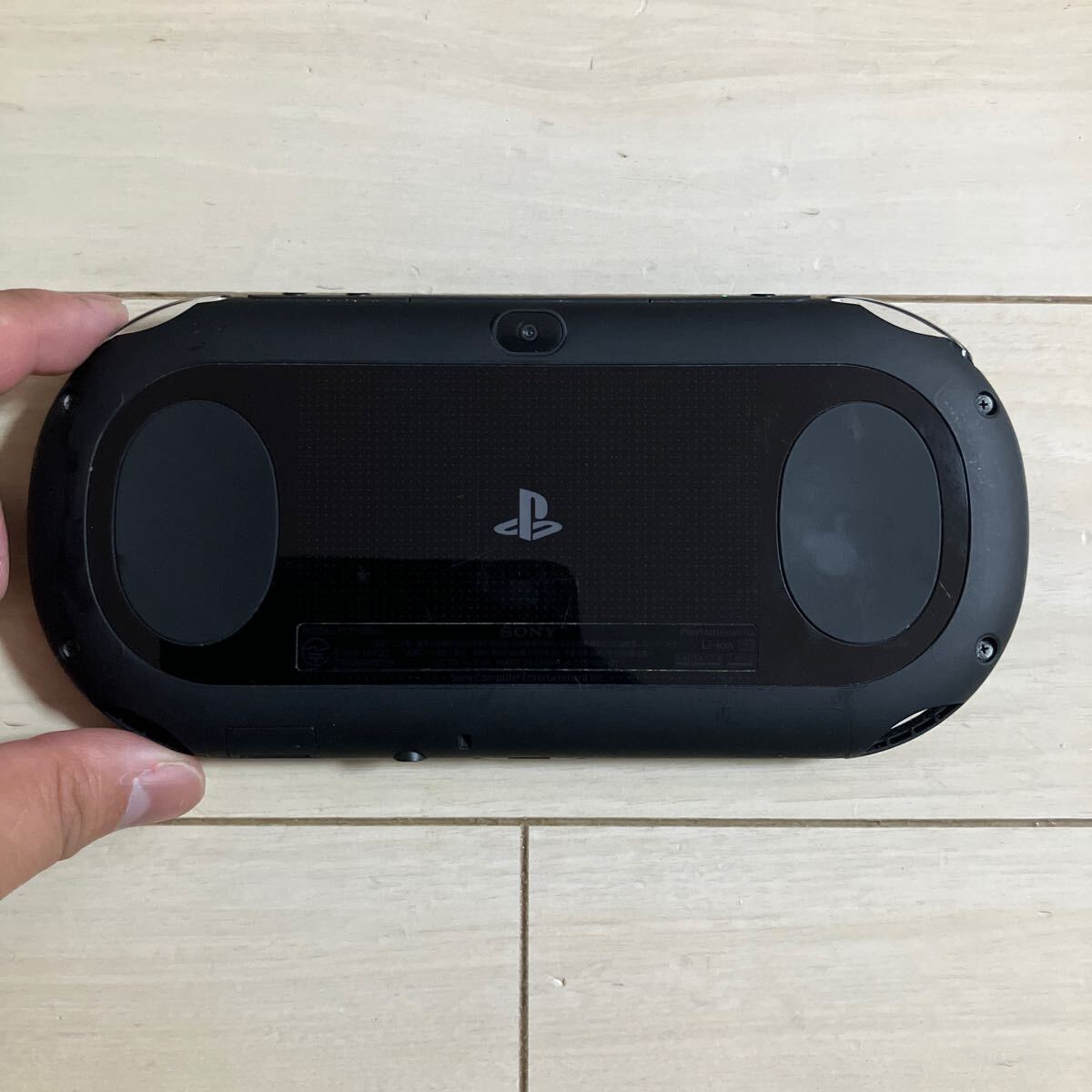 SONY PSVITA PCH-2000 ZA12 本体 動作品 初期化 箱 アダプター 付き ピーエス ビータ ヴィータ プレイステーション PlayStation プレステ _画像4