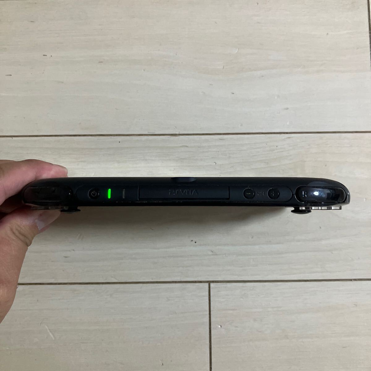 SONY PSVITA PCH-2000 ZA12 本体 動作品 初期化 箱 アダプター 付き ピーエス ビータ ヴィータ プレイステーション PlayStation プレステ _画像5