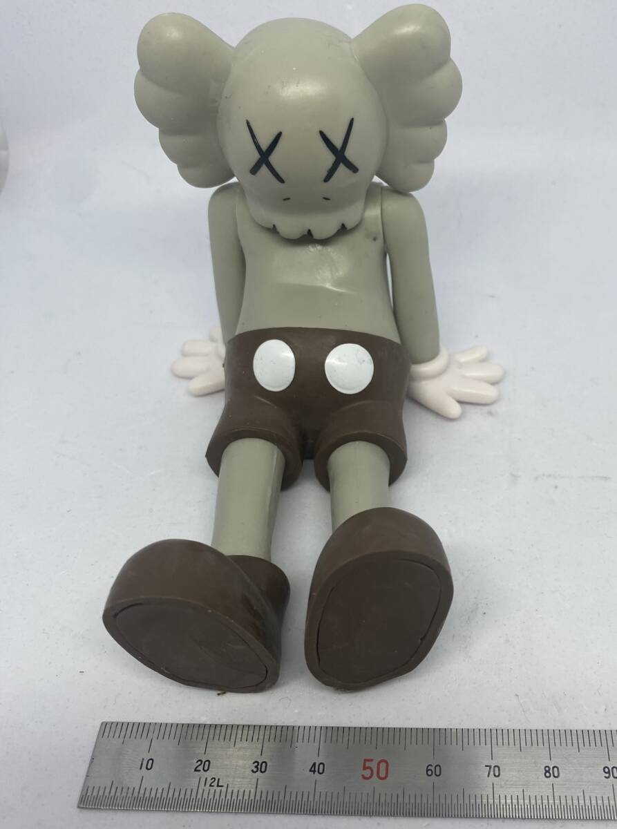 KAWS Companion 座っているカウズコンパニオン ミニチュア ソフビ フィギュア オブジェ_画像1