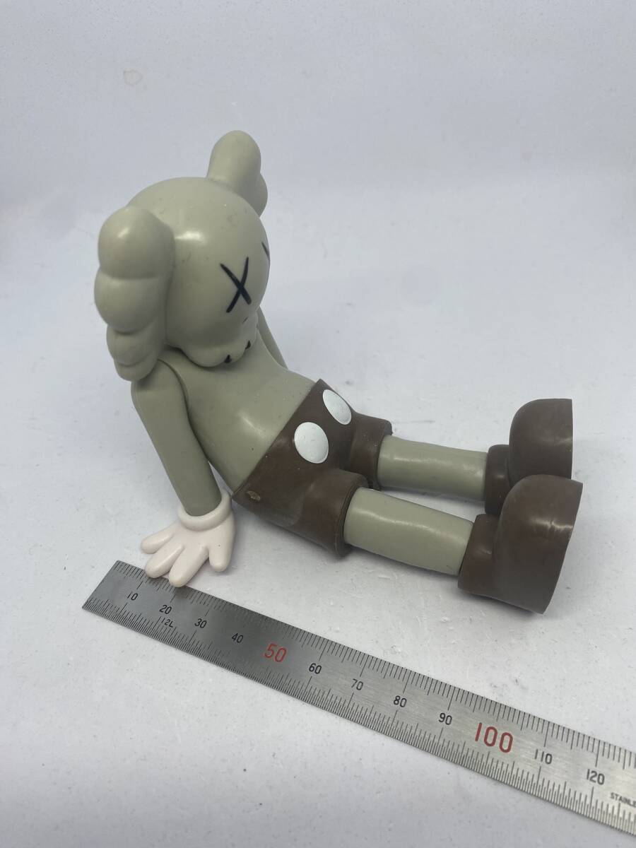 KAWS Companion 座っているカウズコンパニオン ミニチュア ソフビ フィギュア オブジェ_画像2