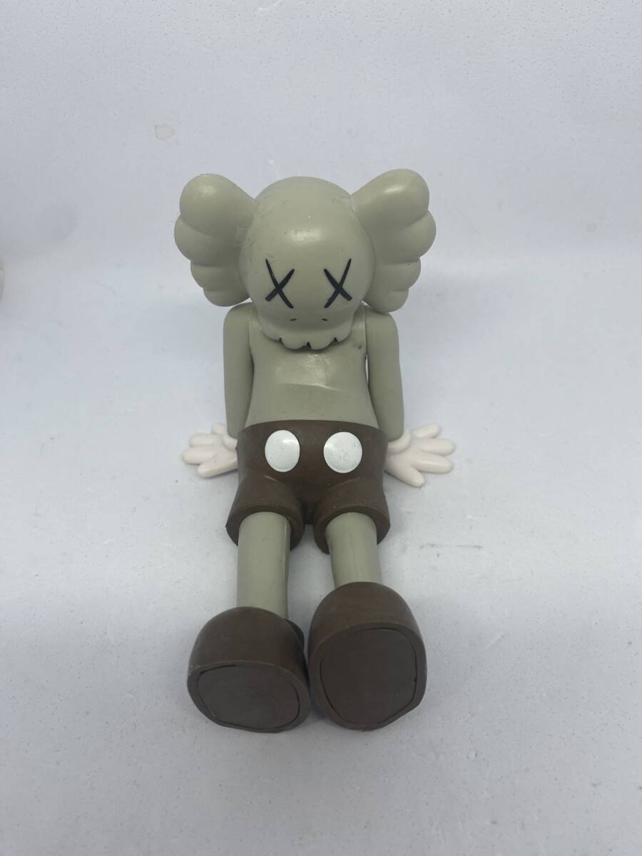 KAWS Companion 座っているカウズコンパニオン ミニチュア ソフビ フィギュア オブジェ_画像5