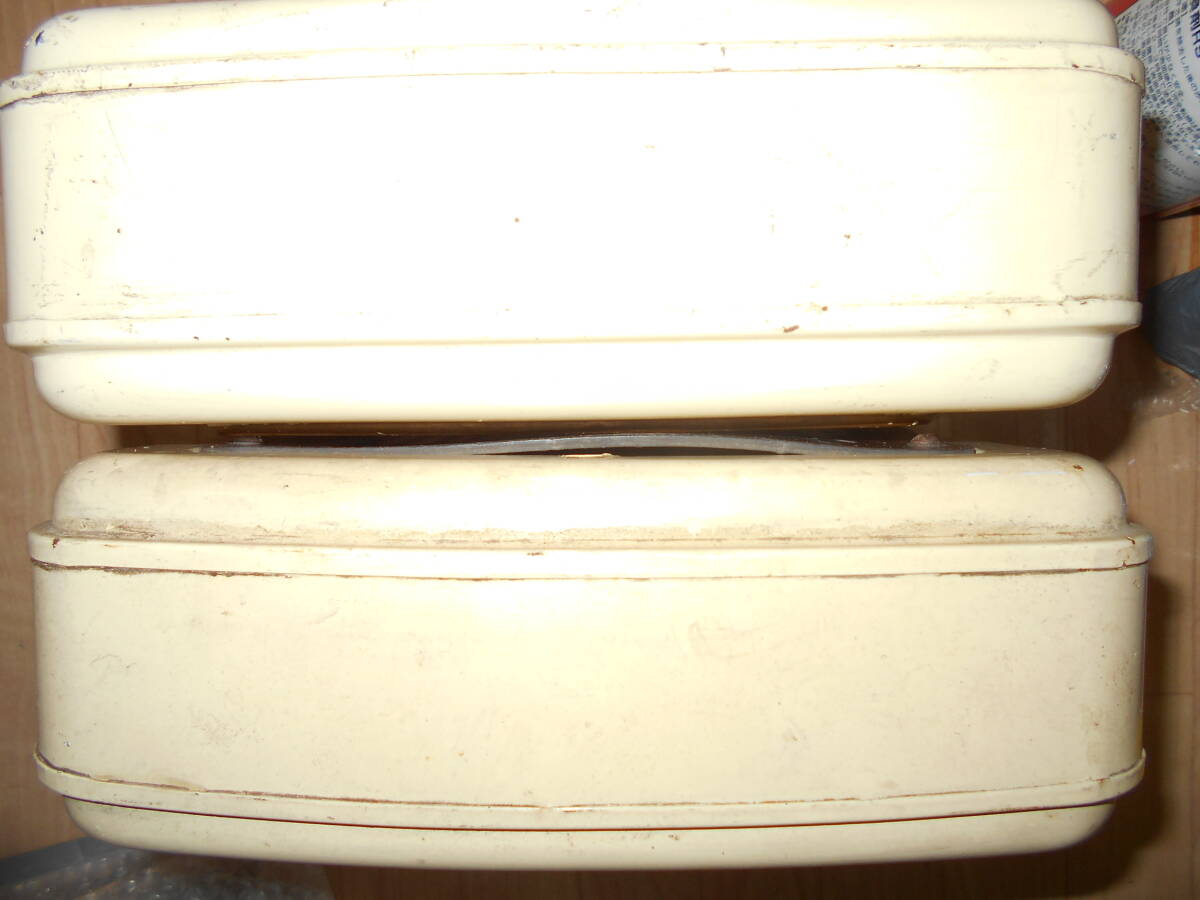 　フランス　VEGA メタルボックス　２個　ジャンク_画像2