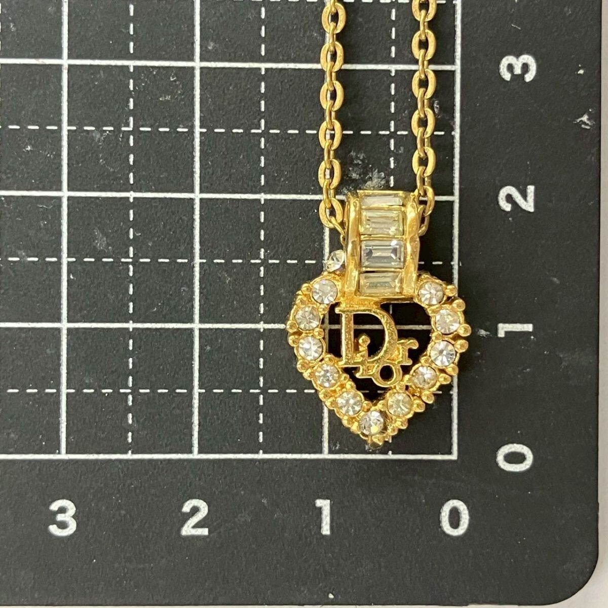 S042-G19-1011★ Christian Dior クリスチャン・ディオール アクセサリー ネックレス ロゴ ハート ラインストーン ゴールドカラー KA_画像2