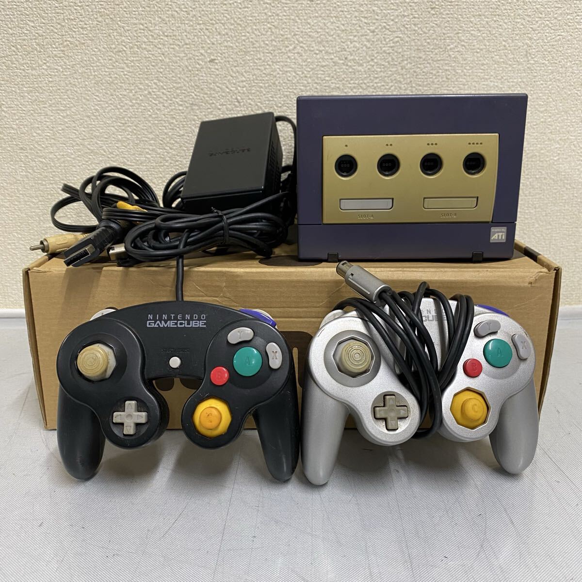 ▲230 任天堂 Nintendo GAMECUBE ゲームキューブ DOL-001 本体 コントローラー バイオレット 通電確認済み_画像1