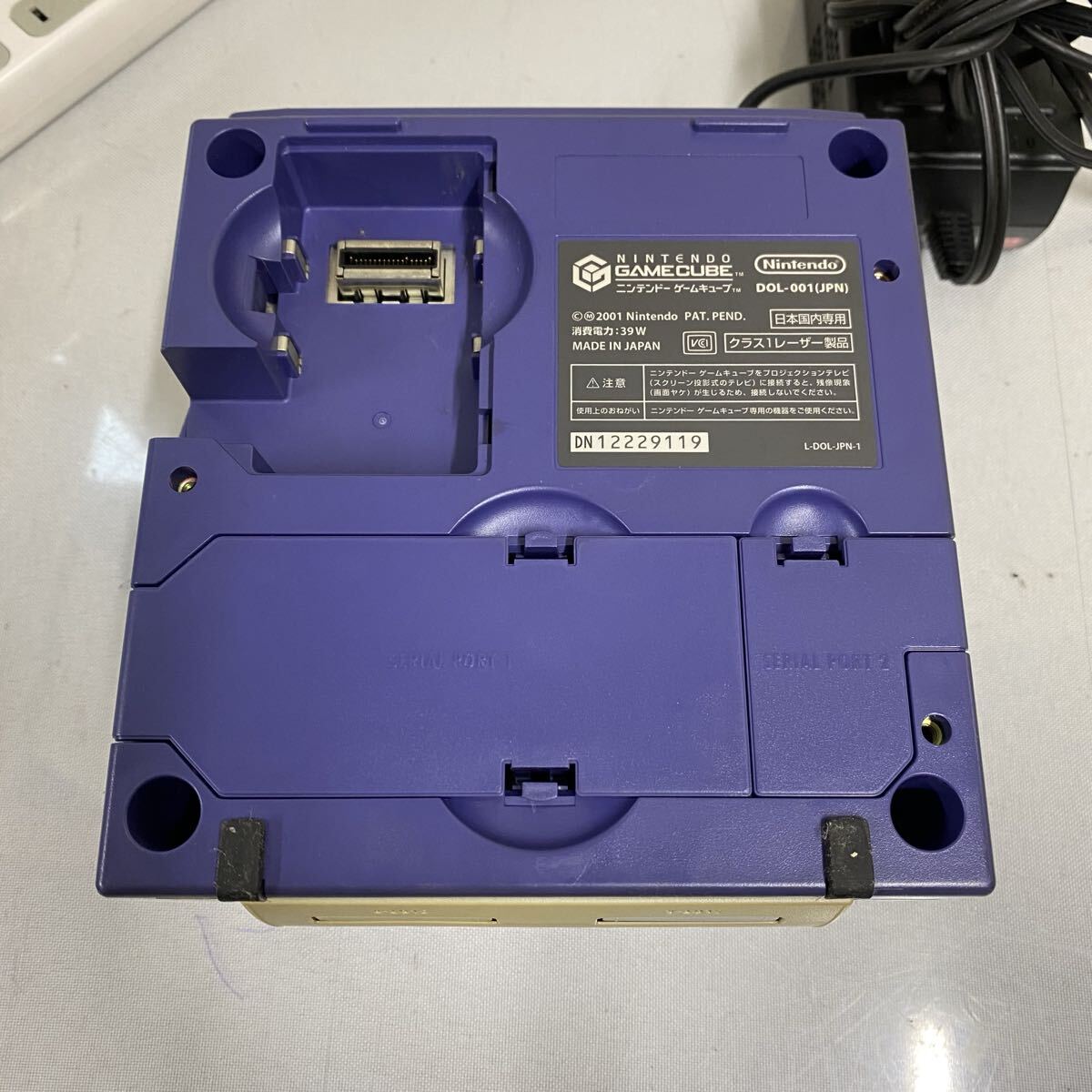 ▲230 任天堂 Nintendo GAMECUBE ゲームキューブ DOL-001 本体 コントローラー バイオレット 通電確認済み_画像7