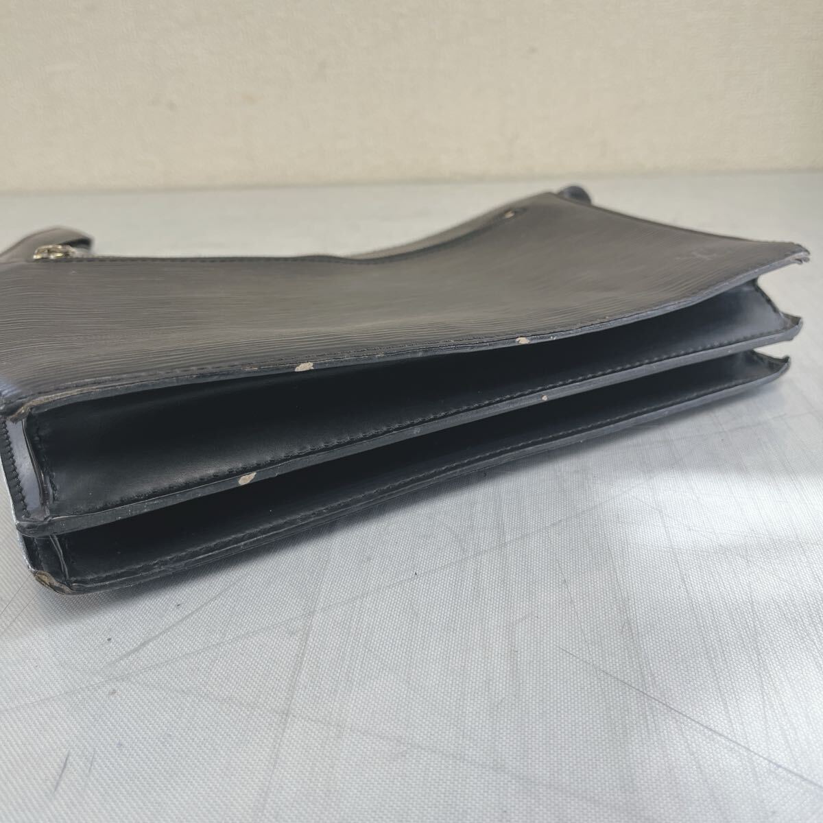 LOUIS VUITTON ルイヴィトン クラッチバッグ セカンドバッグ アンギャン M52112 エピ_画像5