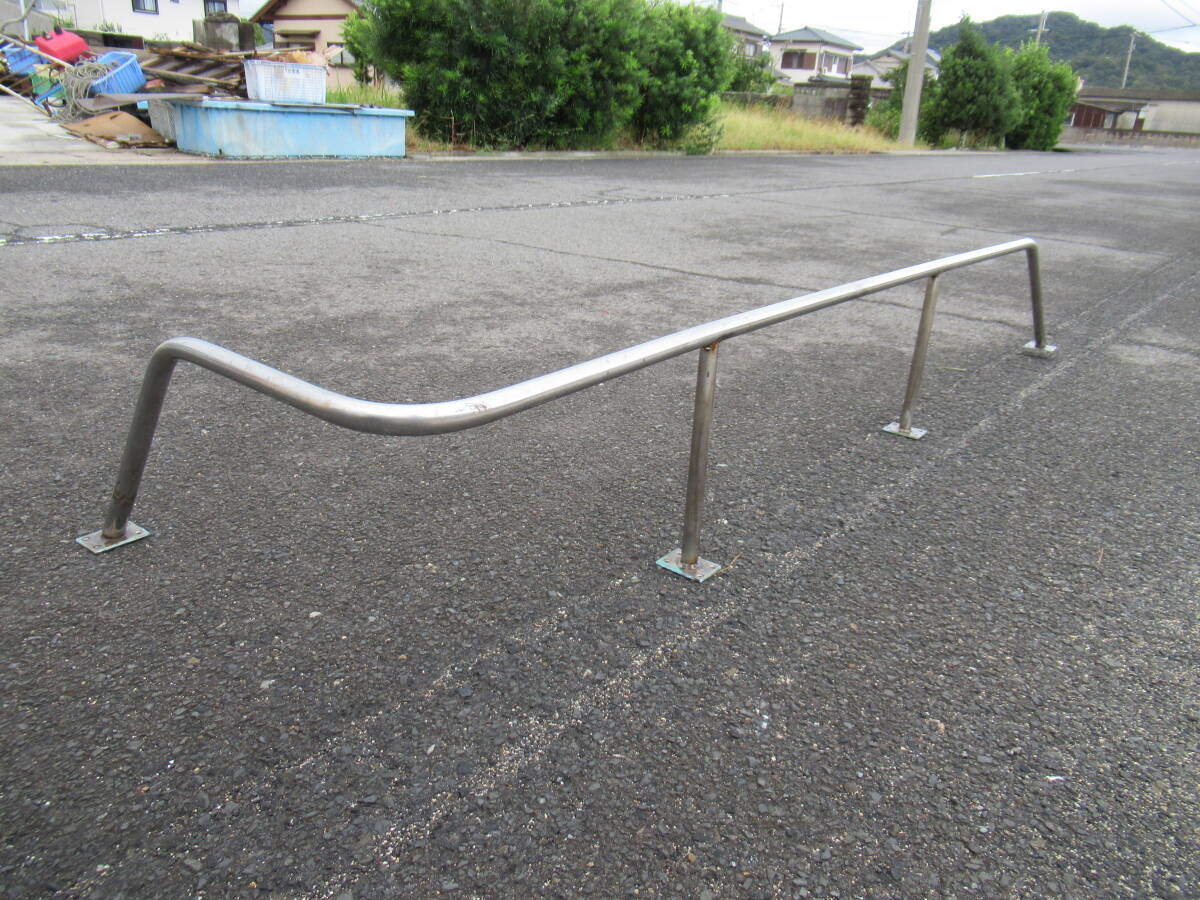 ステンレス製 ハンドレール 1本 長約210cm×60cm 高約30cm 軸φ25mm 中古 手摺 手すり コーナー用 後方用_画像3