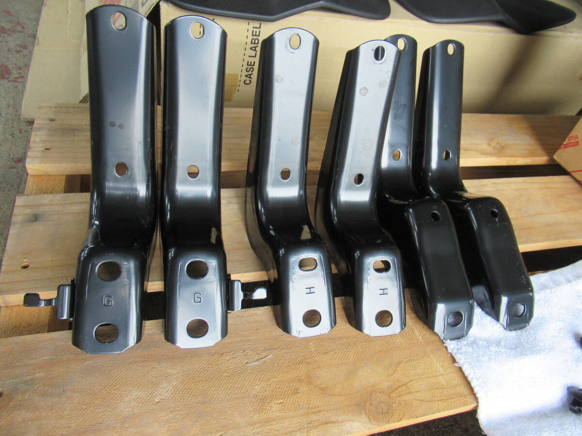 トヨタ URJ202W 200系 ランドクルーザー 純正部品 サイドステップ ランニングボード マットガード 左右 新車外し ランクル 福通営業所どめ_画像10