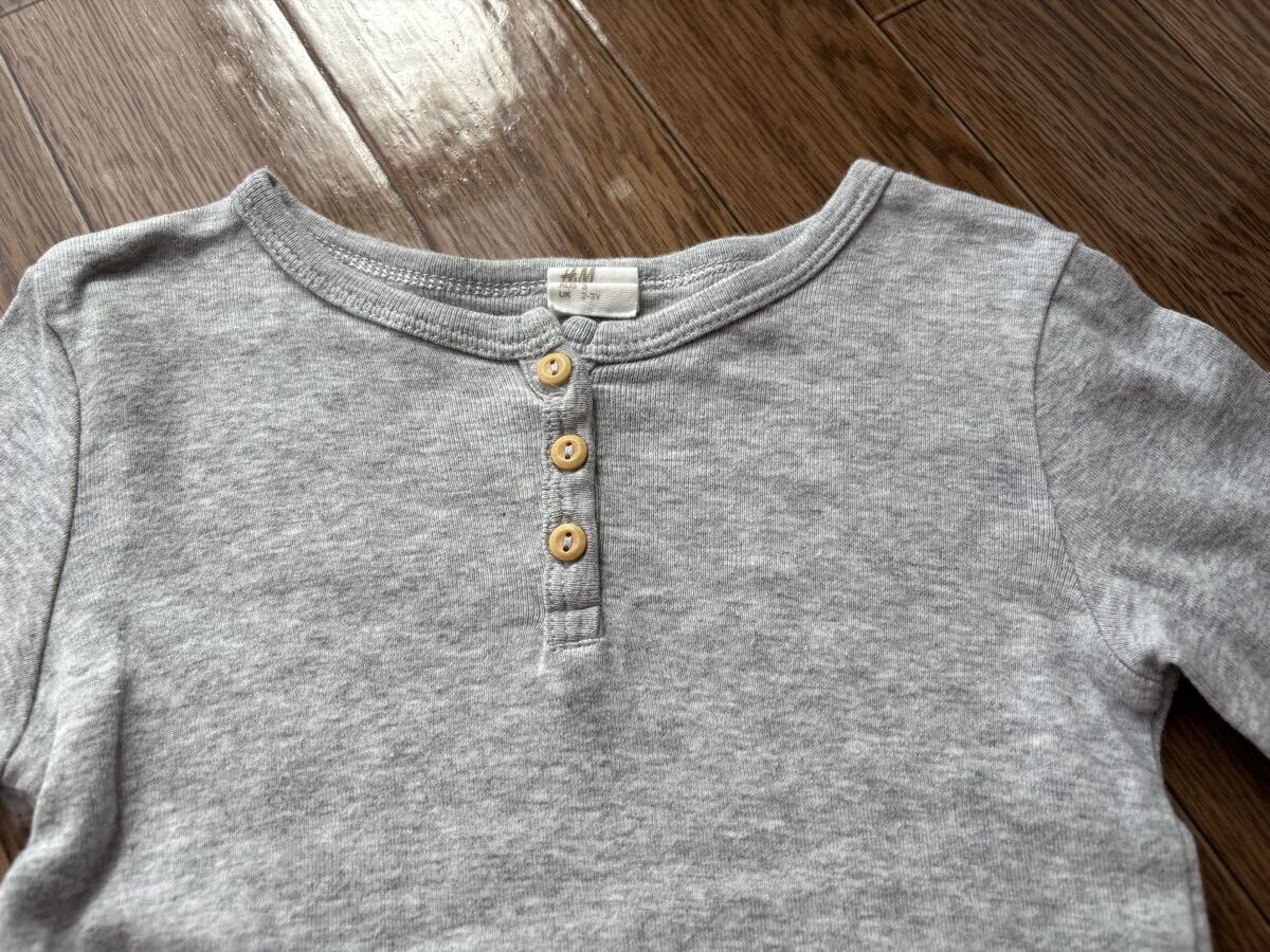 【H&M】エイチアンドエム☆美品グレーヘンリーネック長袖カットソー100☆ベビーキッズ_画像2