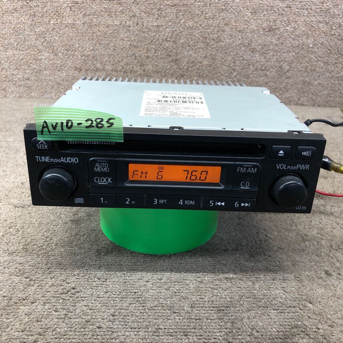 AV10-285 激安 カーステレオ MITSUBISHI 三菱 8701A124 DY-1MJ8-T 34U235C CDプレーヤー FM/AM 本体のみ 簡易動作確認済み 中古現状品_画像2