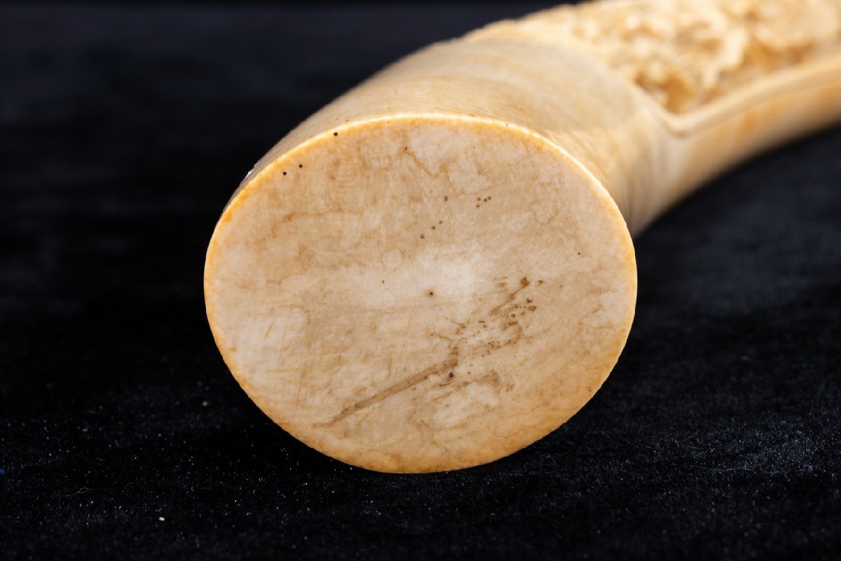 【珍品堂】1円から P04-V20 天然素材 特殊白材 細密彫刻 繊細手描 極上 根付 東洋彫刻 置物 縁起物 希少 骨董品 古美術 時代物重910gの画像9