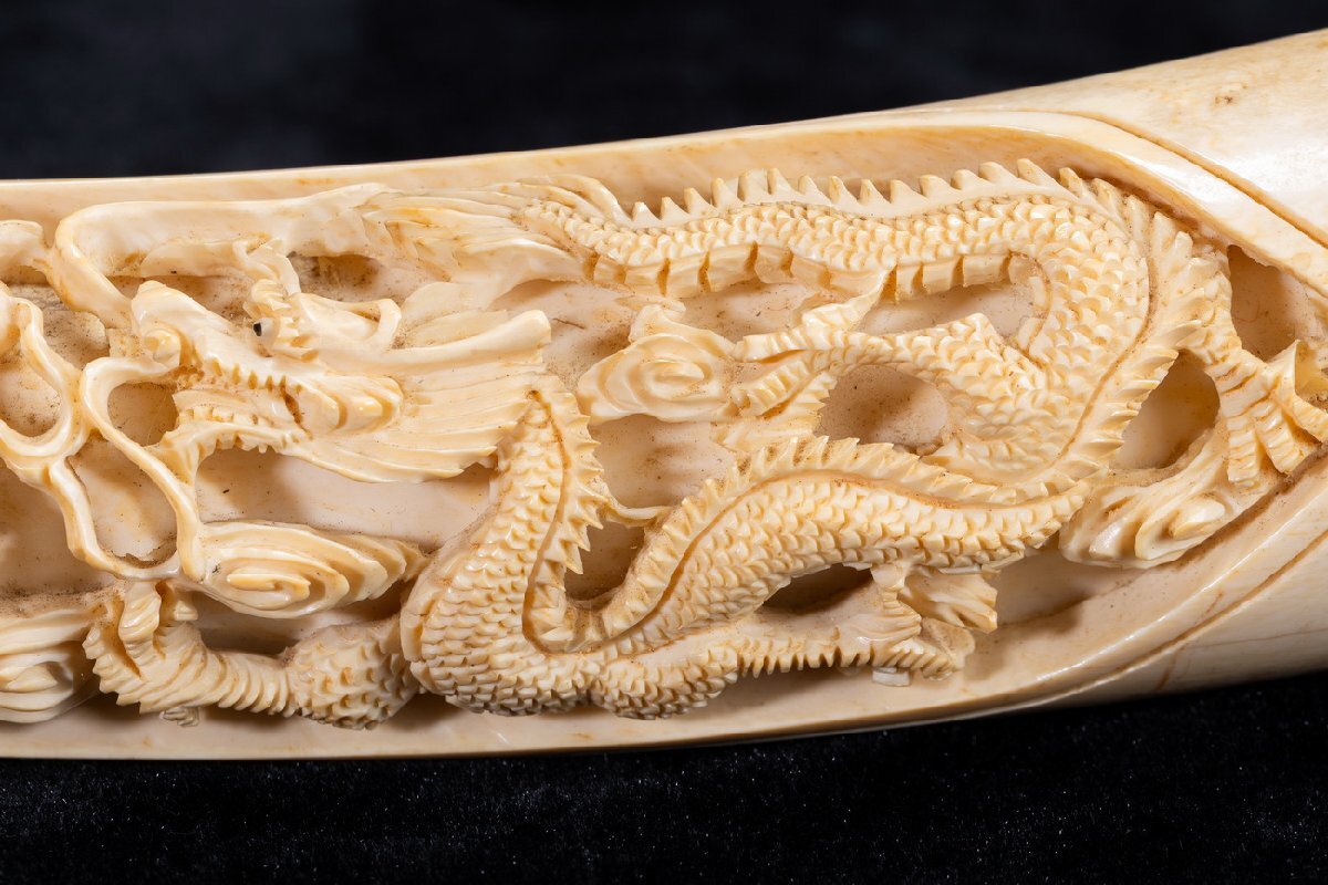 【珍品堂】1円から P04-V20 天然素材 特殊白材 細密彫刻 繊細手描 極上 根付 東洋彫刻 置物 縁起物 希少 骨董品 古美術 時代物重910gの画像6