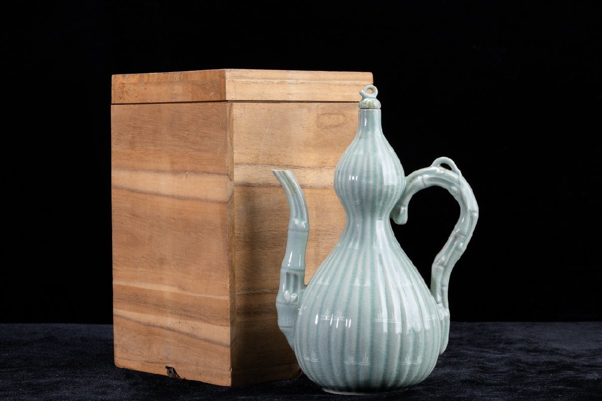 青磁大壺(韓国) 青磁大壺(韓国)