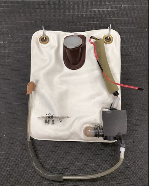 ★　　マツダ　ボンゴ　SKP2V　ウォッシャータンク後　リヤウォッシャータンク　★　純正中古部品　　自管理5ta363_画像1