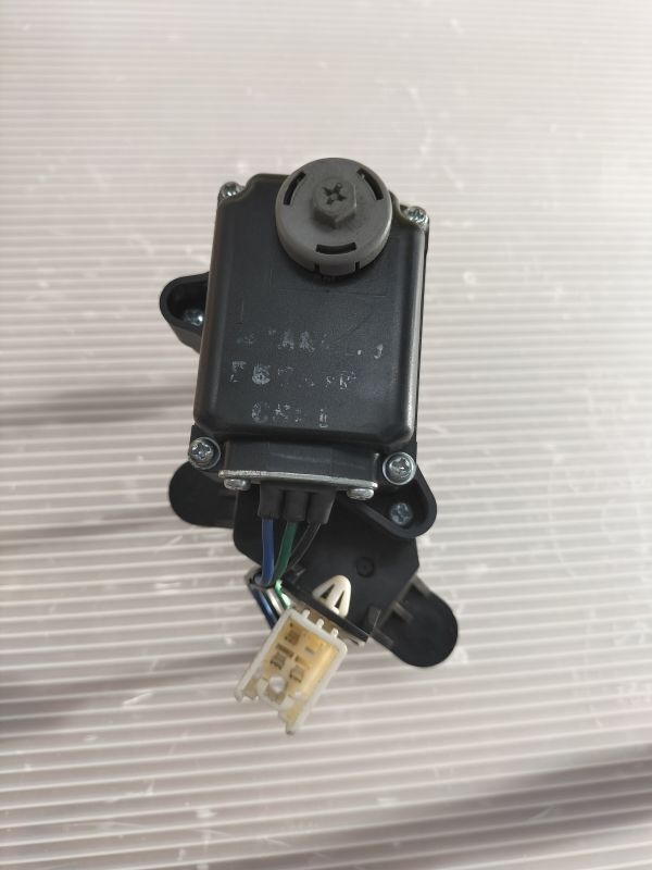 ★　マツダ　ボンゴ　右ライトレベライザー　SKP2V　右側　★　　純正中古部品　自管理5ta352_画像6