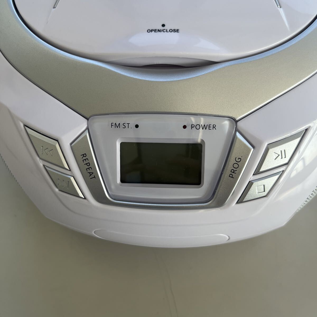 azmaBULLET CD радио AM/FM CD-RK1 белый compact 1 иен старт товар с некоторыми замечаниями