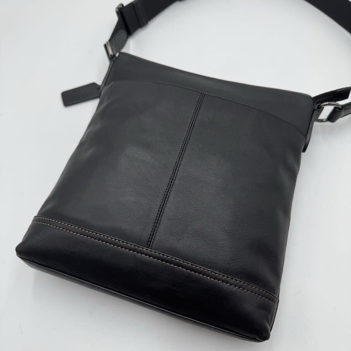1円【極美品】定価11万円 コーチ COACH グラハム ショルダーバッグ ボディ サコッシュ メッセンジャー 斜め掛け レザー メンズ ビジネス 黒_画像2