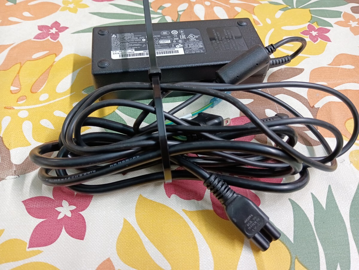 TOSHIBA AC адаптор др. 2 шт итого 3 шт