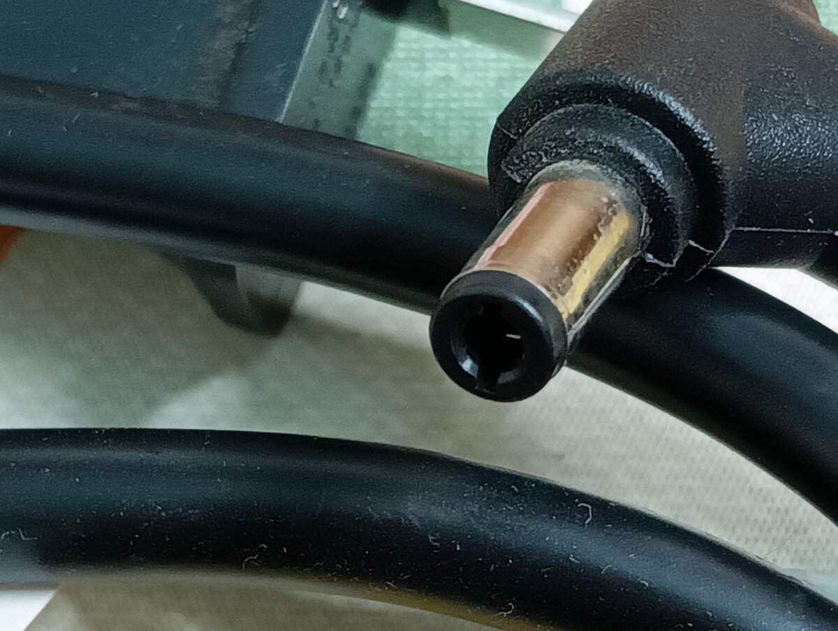 TOSHIBA AC адаптор др. 2 шт итого 3 шт