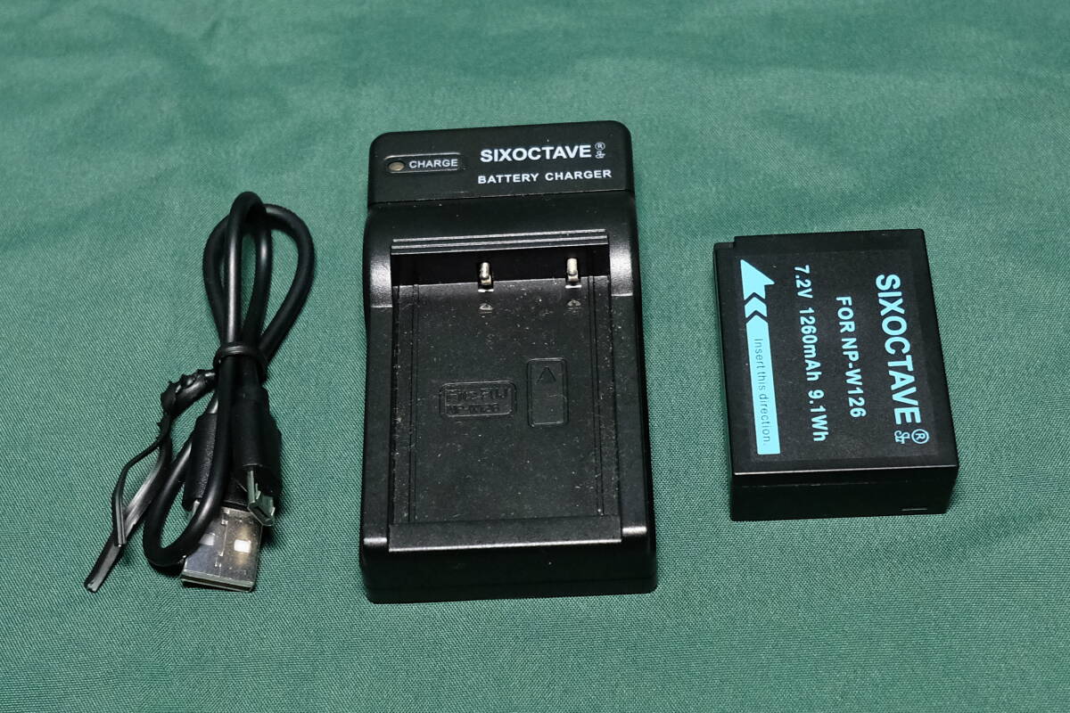 送料無料　中古　フジフィルム互換品　SIXOCTAVE 充電器＋バッテリー_画像1
