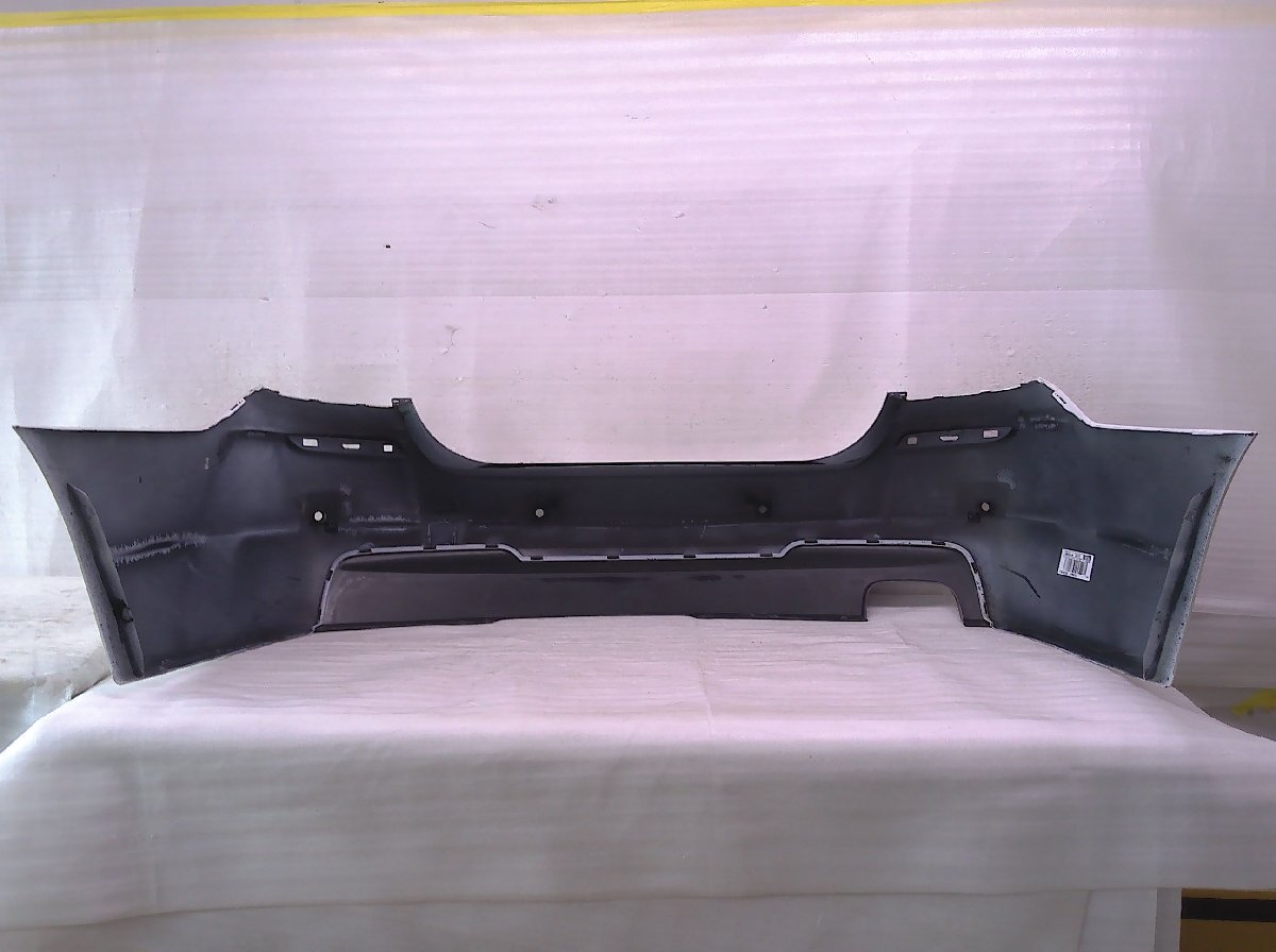 ＊送料無料(北海道/沖縄/離島除く)＊BMW 5シリーズ(F10) 523d LDA-FW20 リアバンパー ソナー穴有 ホワイト/51127906324 中古[H000-BR4671]_画像10
