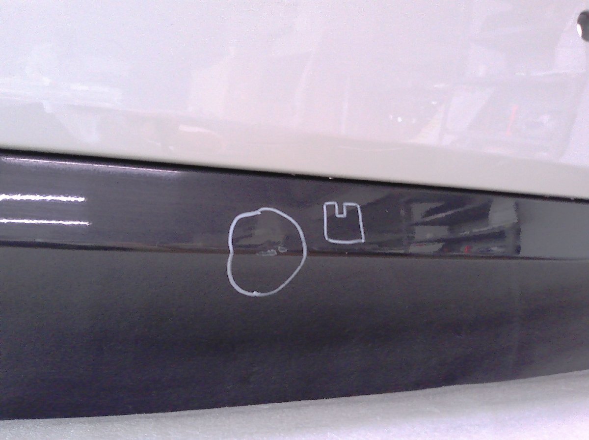 ＊送料無料(北海道/沖縄/離島除く)＊BMW 5シリーズ(F10) 523d LDA-FW20 リアバンパー ソナー穴有 ホワイト/51127906324 中古[H000-BR4671]_画像6